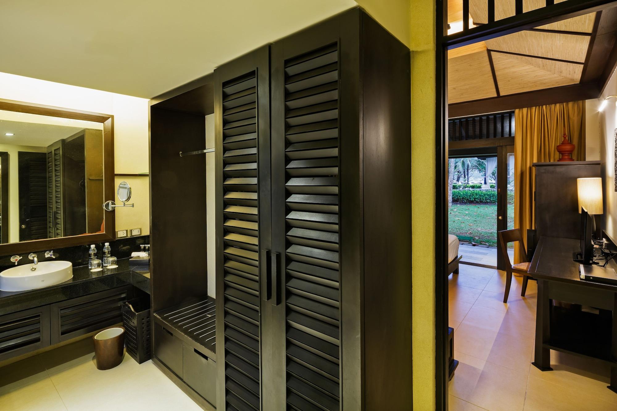 Impiana Beachfront Patong, Phuket Курортный комплекс Patong